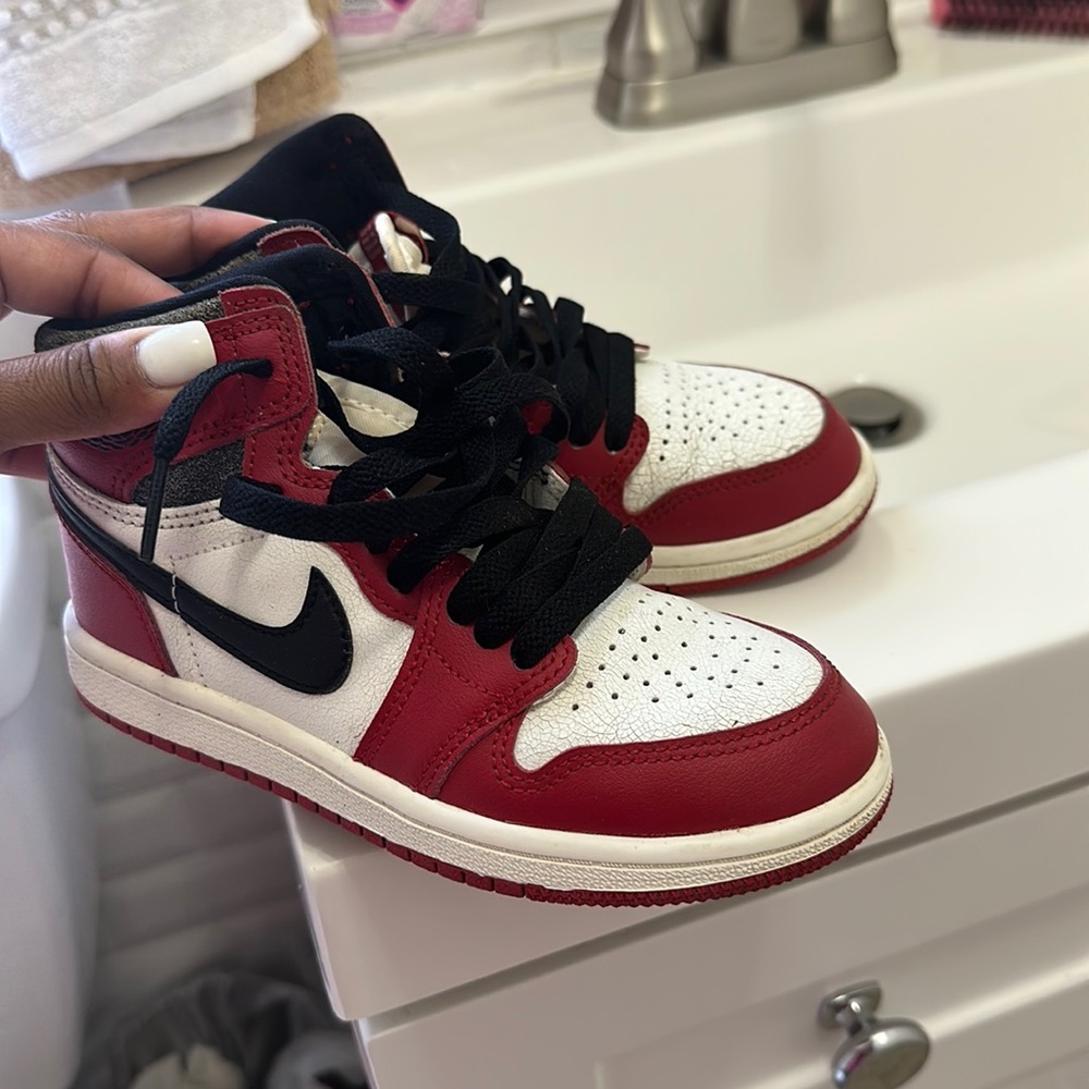 Jordan 1 little kids. Size 12.5